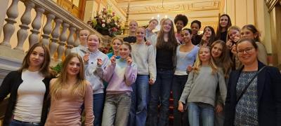 5B schnuppert Ballluft