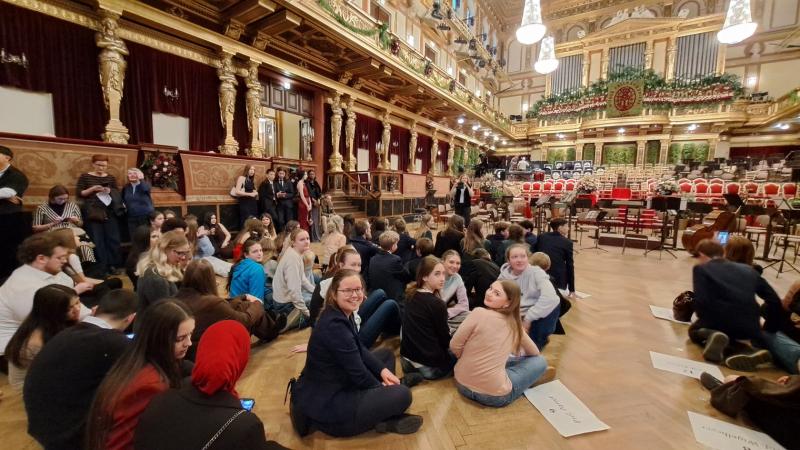 5B schnuppert Ballluft