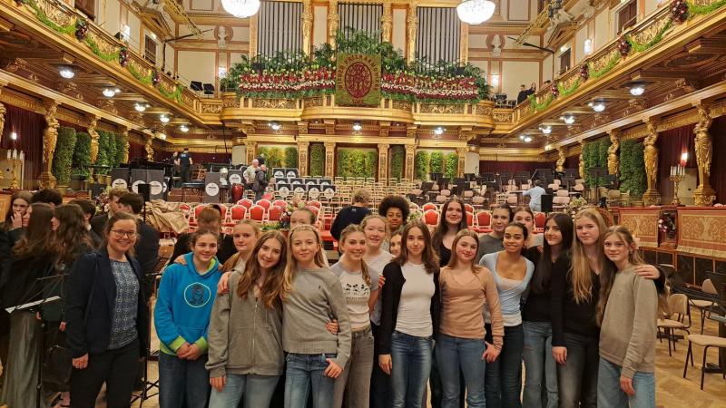 5B schnuppert Ballluft